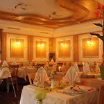 Отель Alba Wellness & 3*