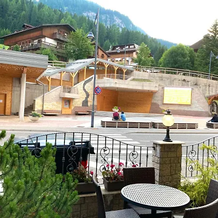 Отель Alba Wellness & 3*