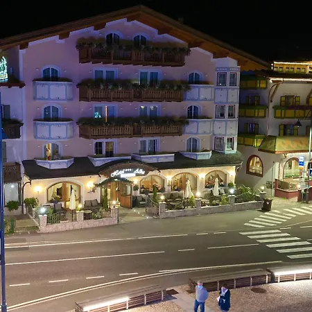 Hotel Alba Wellness & 3*