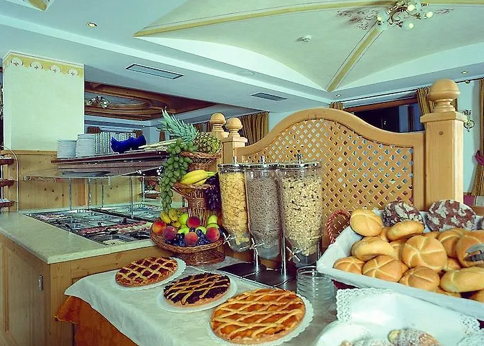 Отель Alba Wellness & 3*