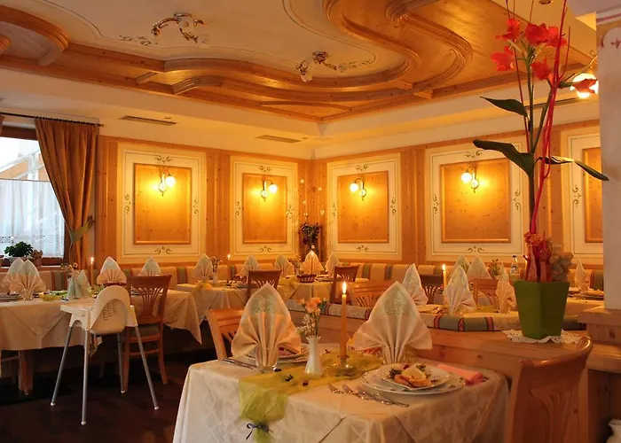 Отель Alba Wellness & 3*