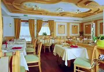 Alba Wellness & Отель 3*